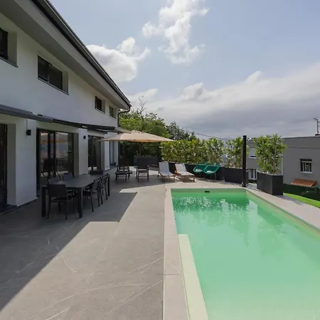 House With Pool And Panoramic View Of 毕尔巴鄂