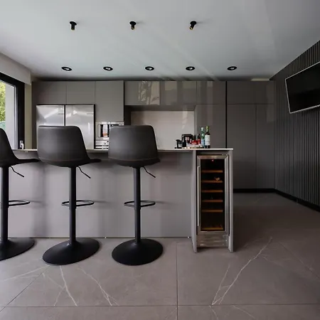 Будинок відпочинку House With Pool And Panoramic View Of