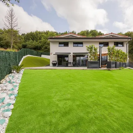 House With Pool And Panoramic View Of 毕尔巴鄂