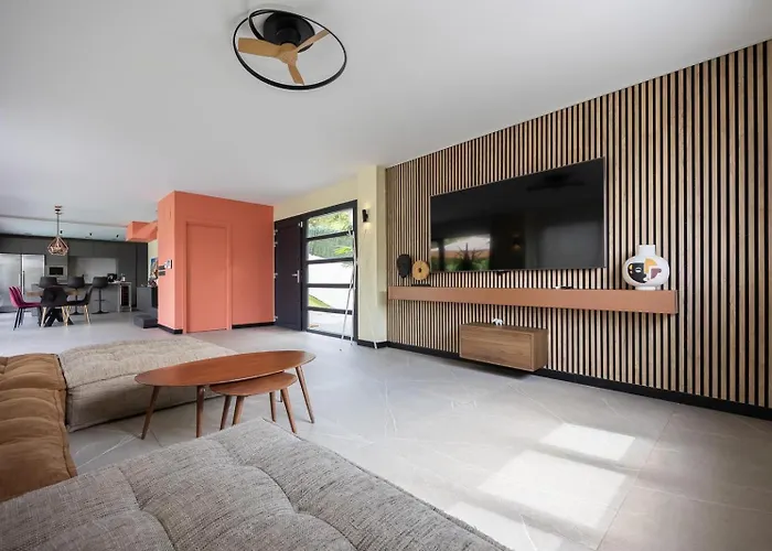 House With Pool And Panoramic View Of