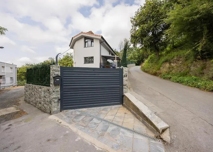 House With Pool And Panoramic View Of Holiday home Bilbao