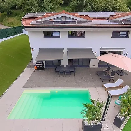 House With Pool And Panoramic View Of בית נופש בילבאו