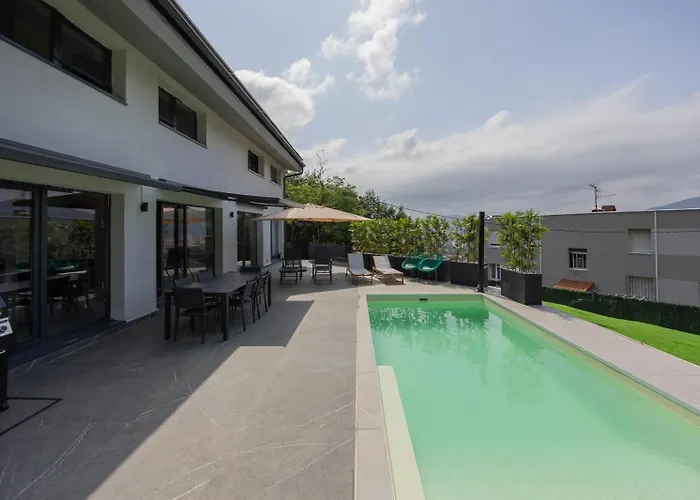 House With Pool And Panoramic View Of בילבאו