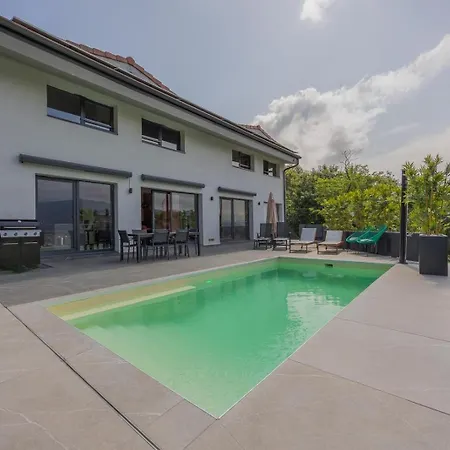 House With Pool And Panoramic View Of Nyaraló Bilbao