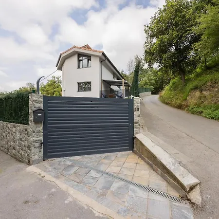 House With Pool And Panoramic View Of Hébergement de vacances Bilbao